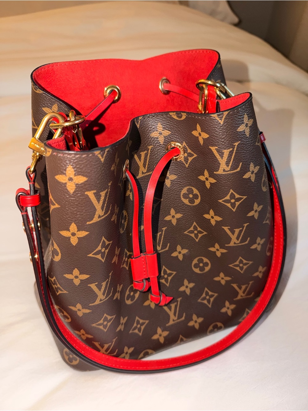 Louis Vuitton NéoNoé MM Monogram Coquelicot Red M44021